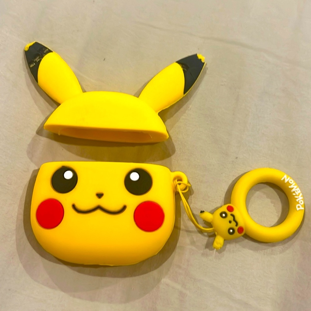 EarPods Pokémon Case Keychain Holder